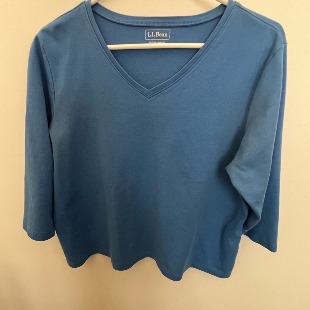 L.L. Bean Women's Blue V-Neck Top Size XL Petite